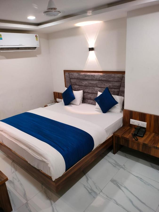 Hotel Ozone,Ахмедабад Екстериор снимка