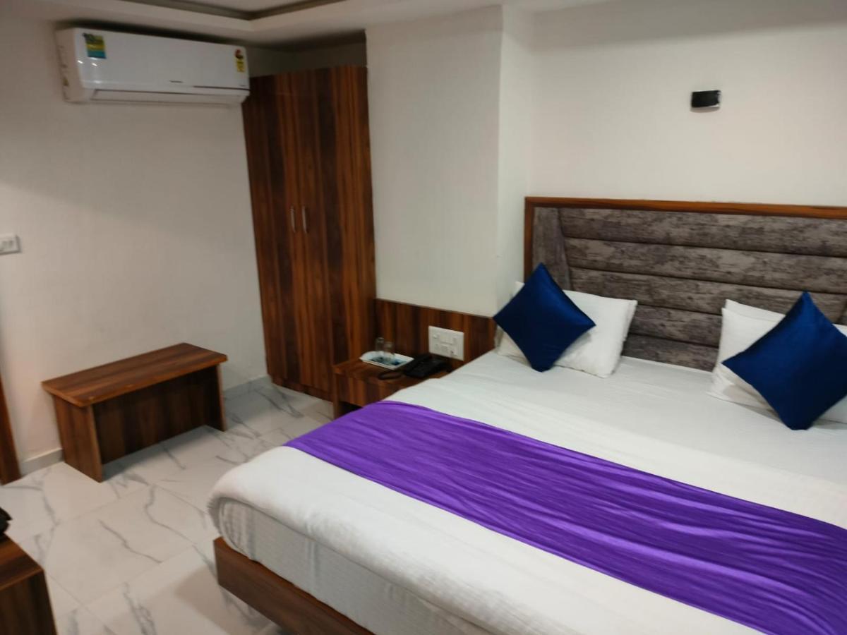 Hotel Ozone,Ахмедабад Екстериор снимка