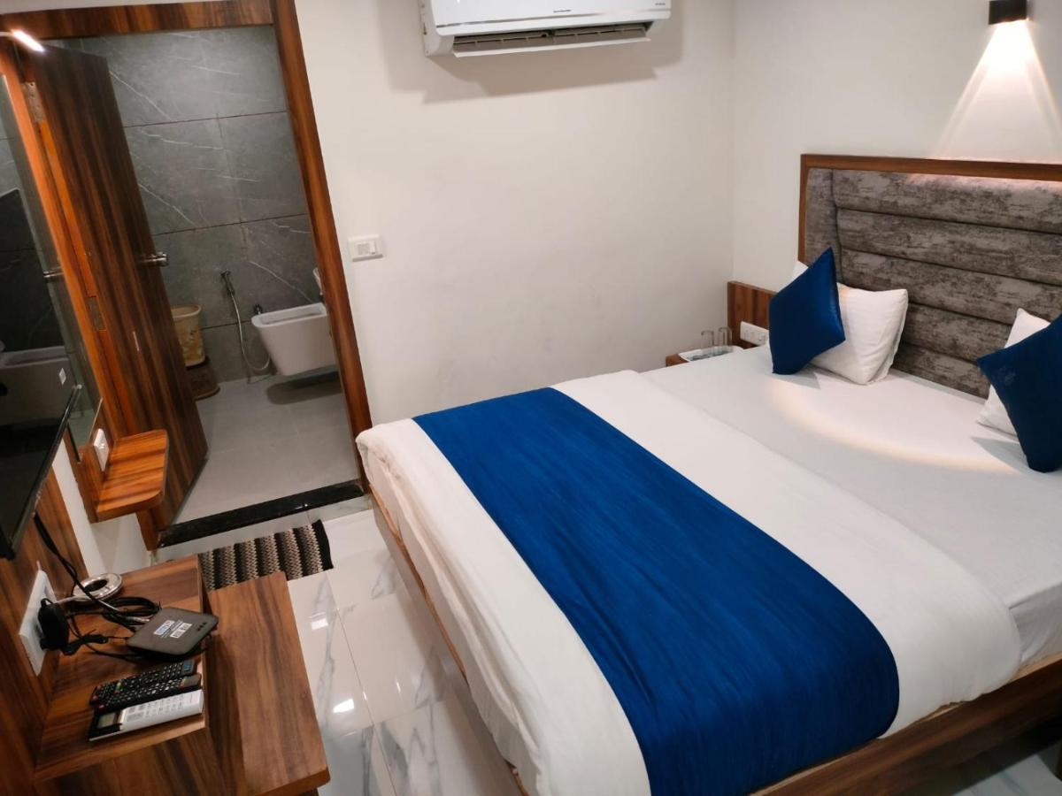 Hotel Ozone,Ахмедабад Екстериор снимка