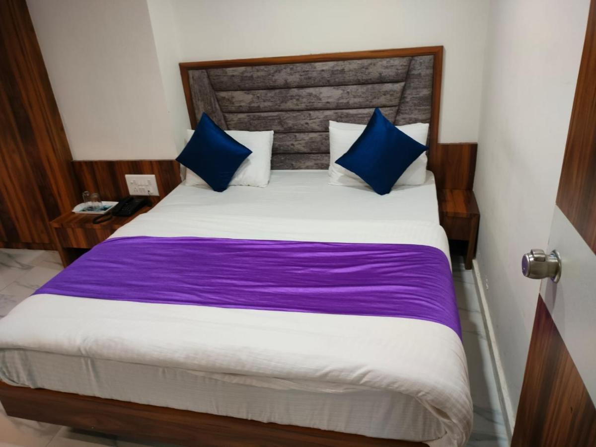 Hotel Ozone,Ахмедабад Екстериор снимка