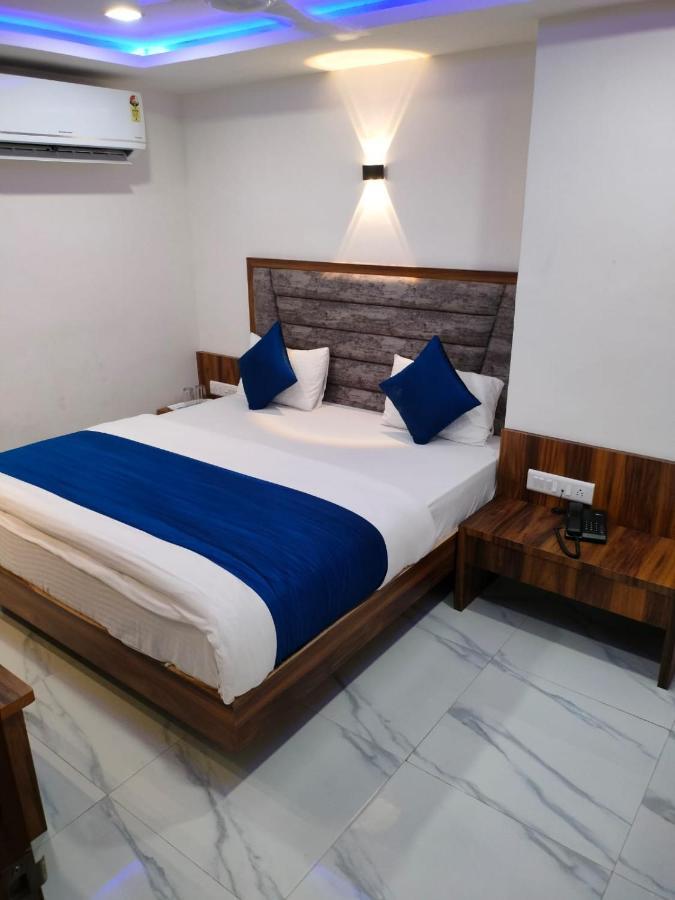 Hotel Ozone,Ахмедабад Екстериор снимка
