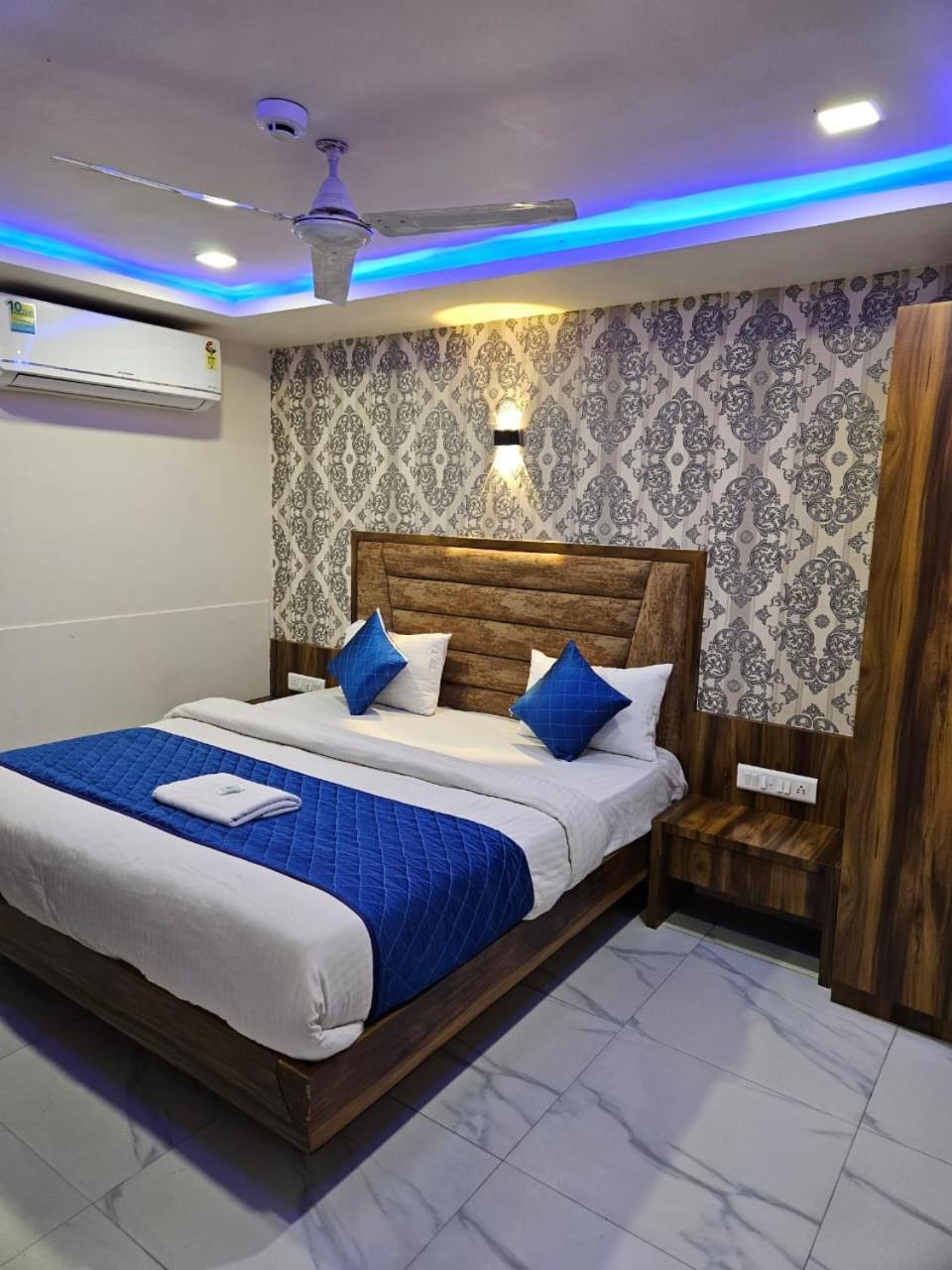Hotel Ozone,Ахмедабад Екстериор снимка