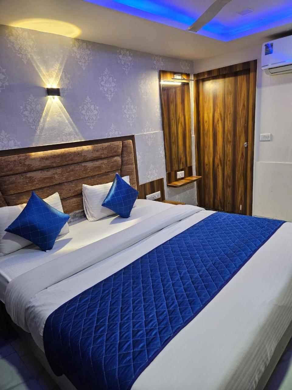Hotel Ozone,Ахмедабад Екстериор снимка