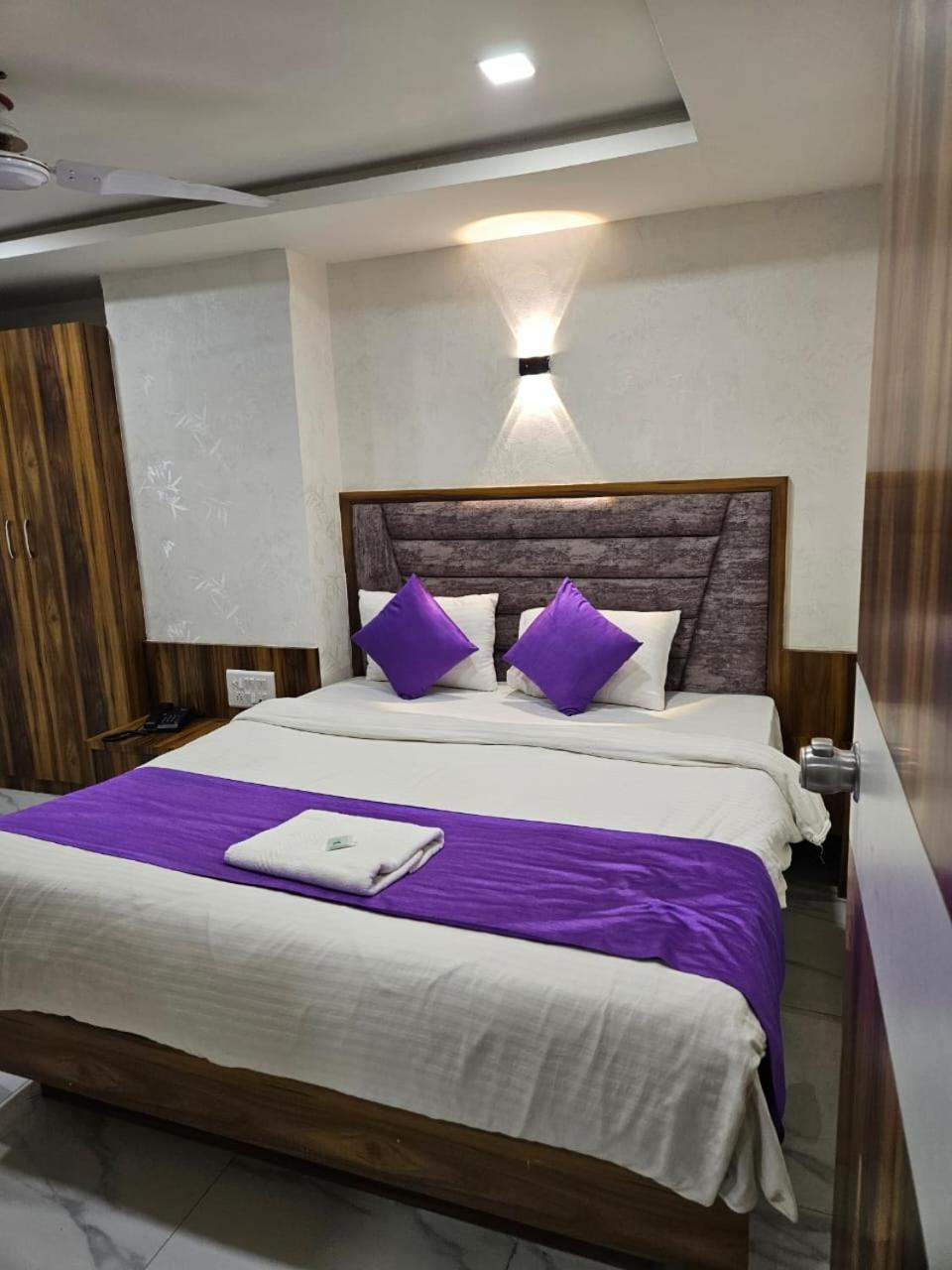 Hotel Ozone,Ахмедабад Екстериор снимка