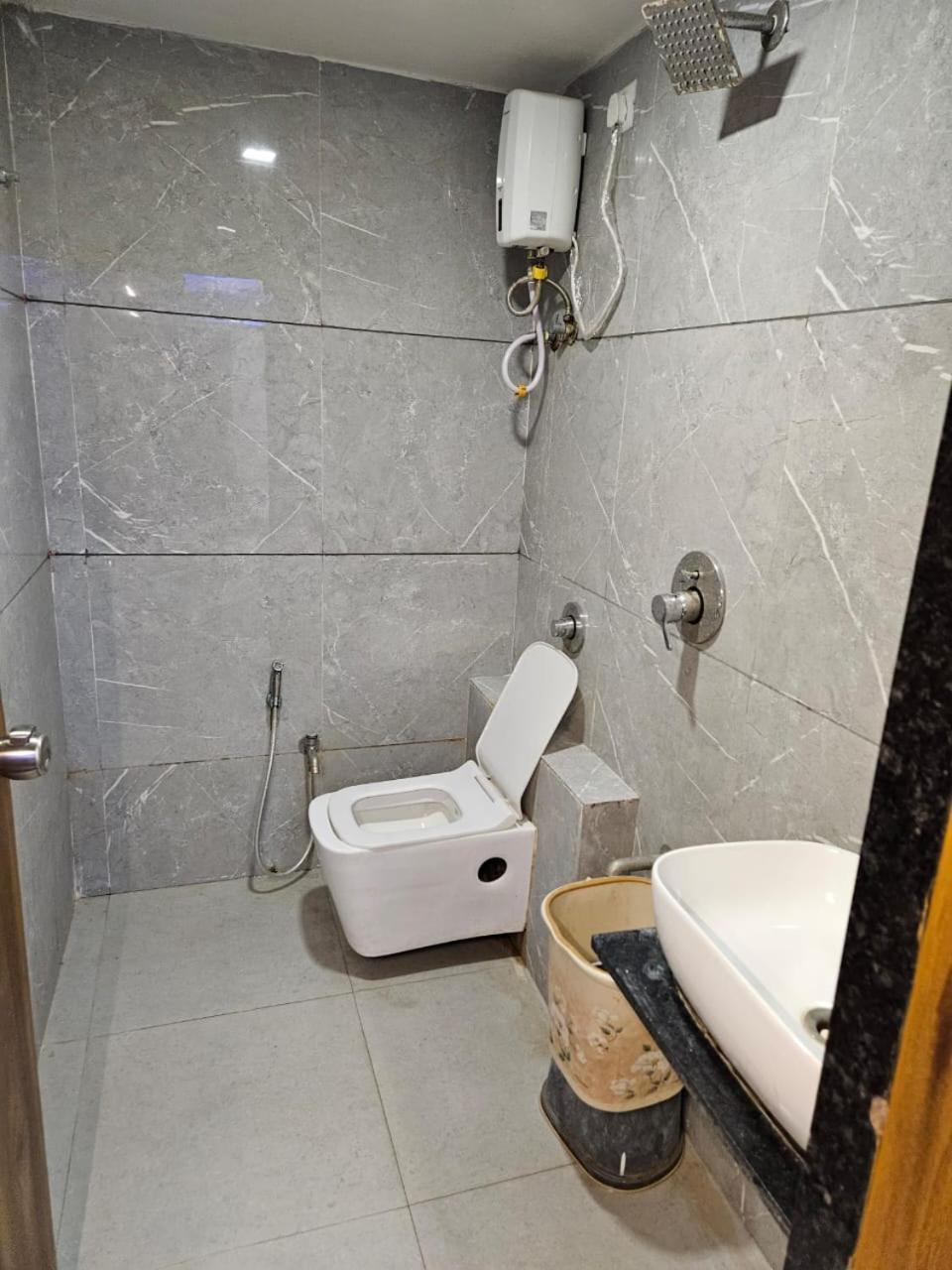 Hotel Ozone,Ахмедабад Екстериор снимка