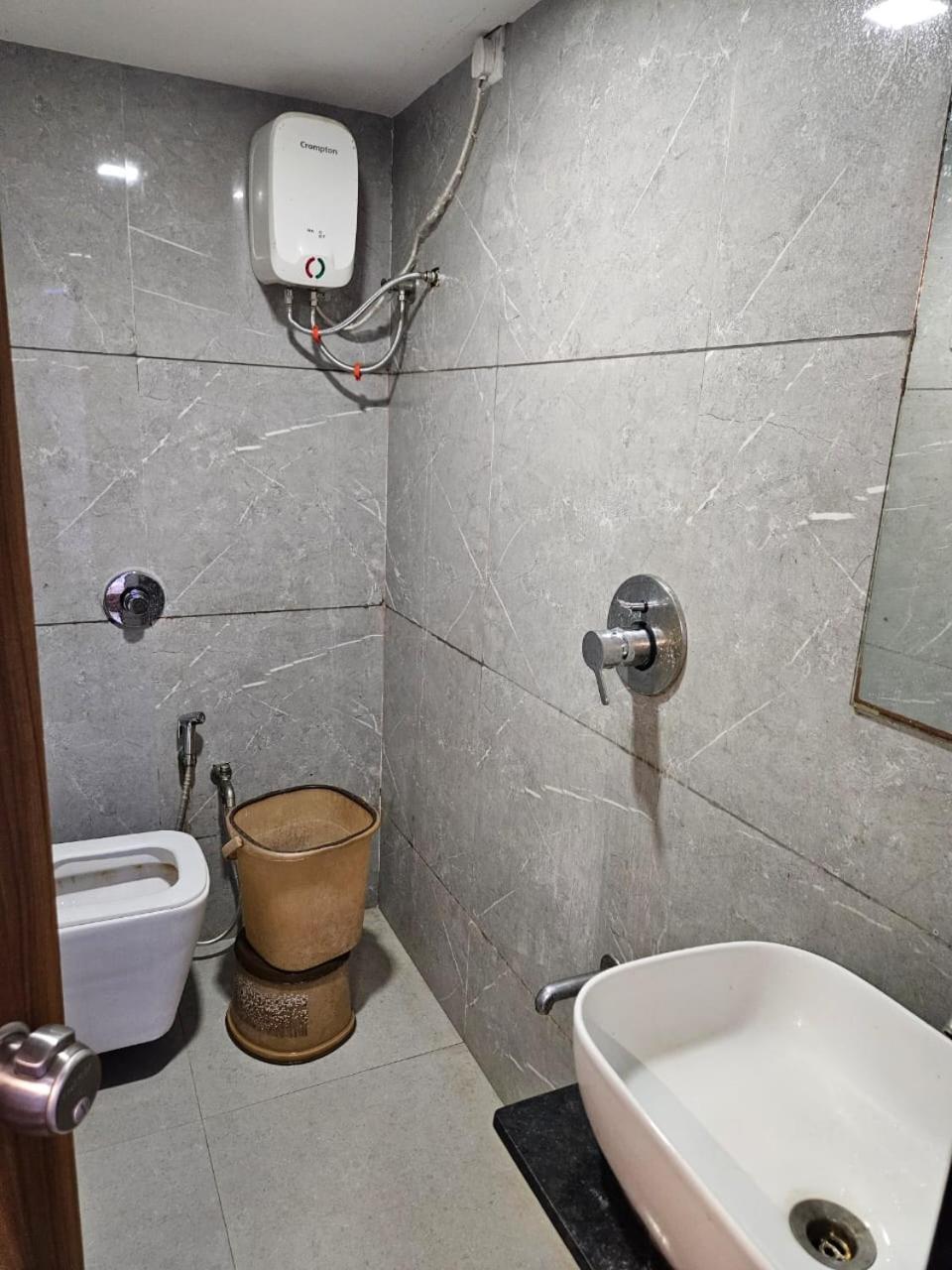 Hotel Ozone,Ахмедабад Екстериор снимка