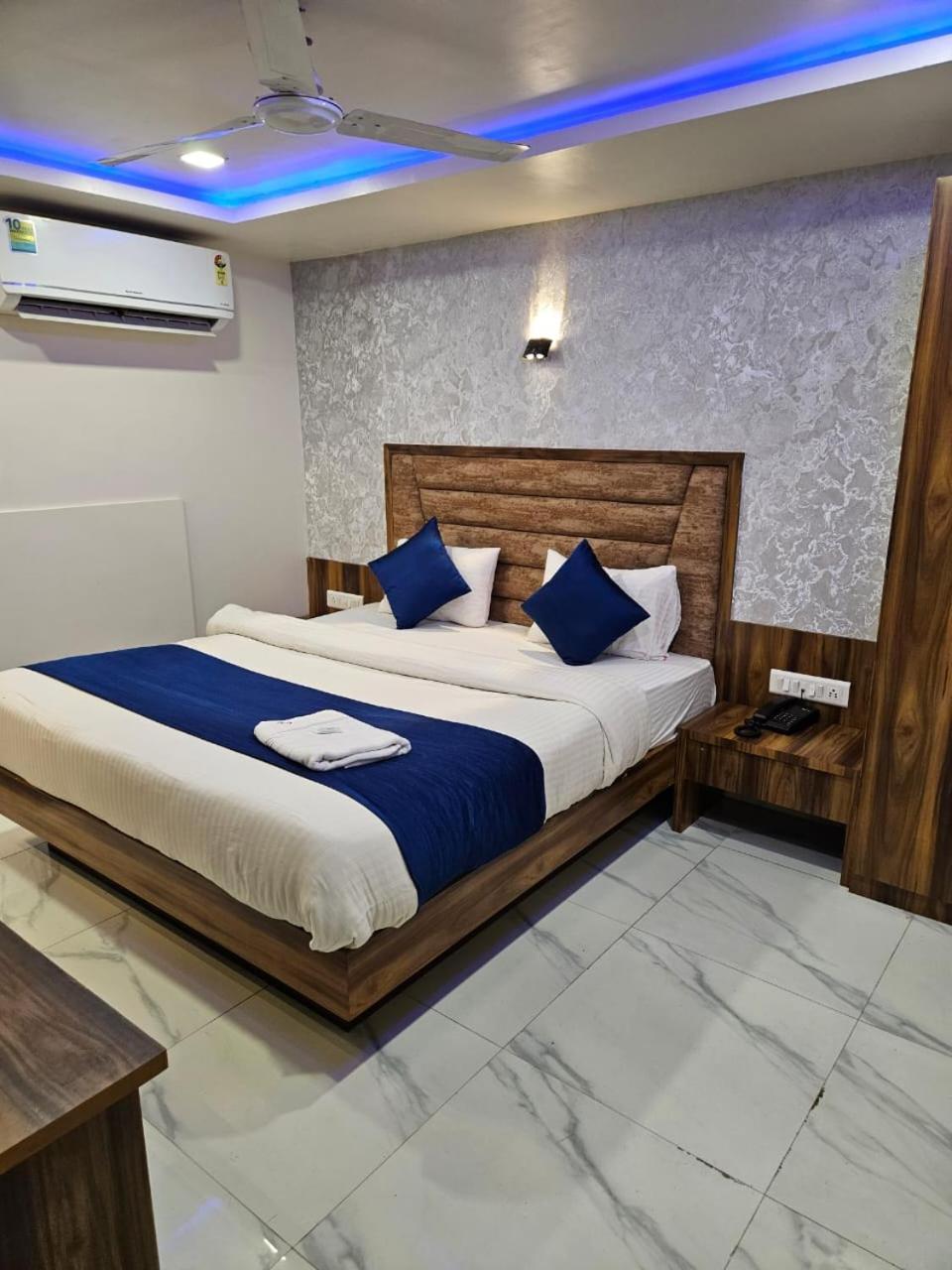Hotel Ozone,Ахмедабад Екстериор снимка