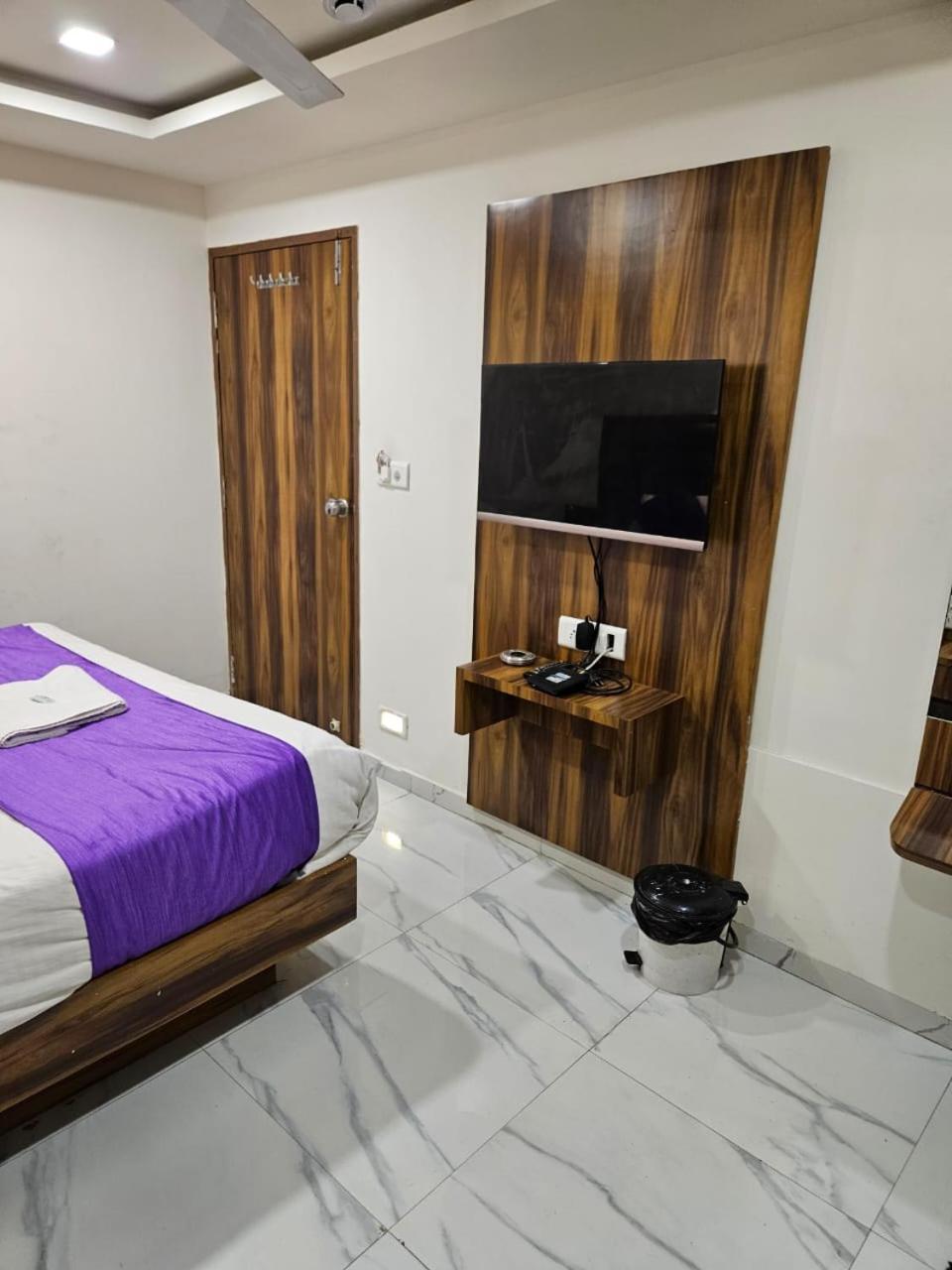 Hotel Ozone,Ахмедабад Екстериор снимка