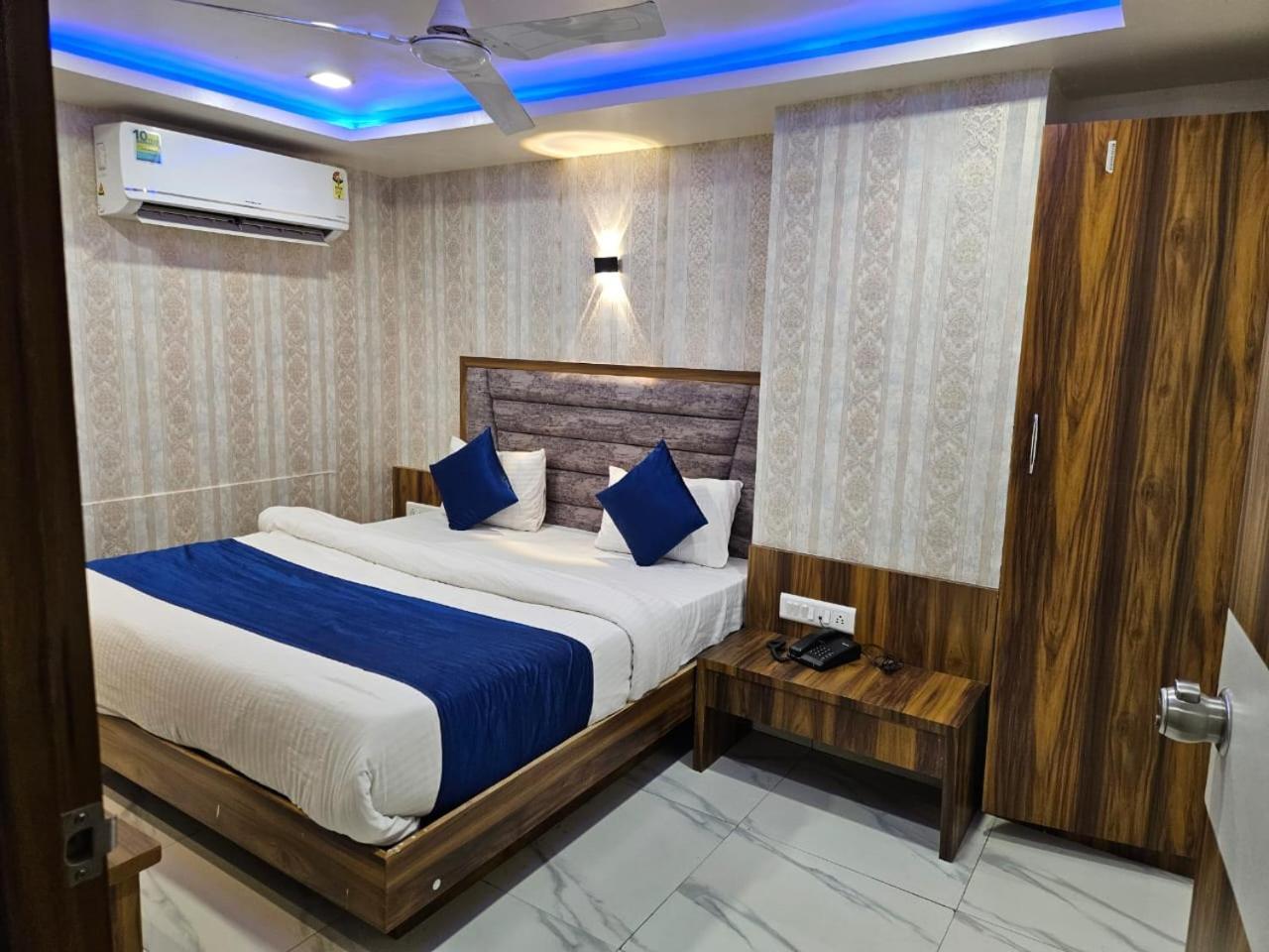 Hotel Ozone,Ахмедабад Екстериор снимка
