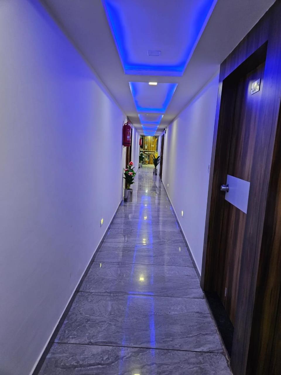 Hotel Ozone,Ахмедабад Екстериор снимка