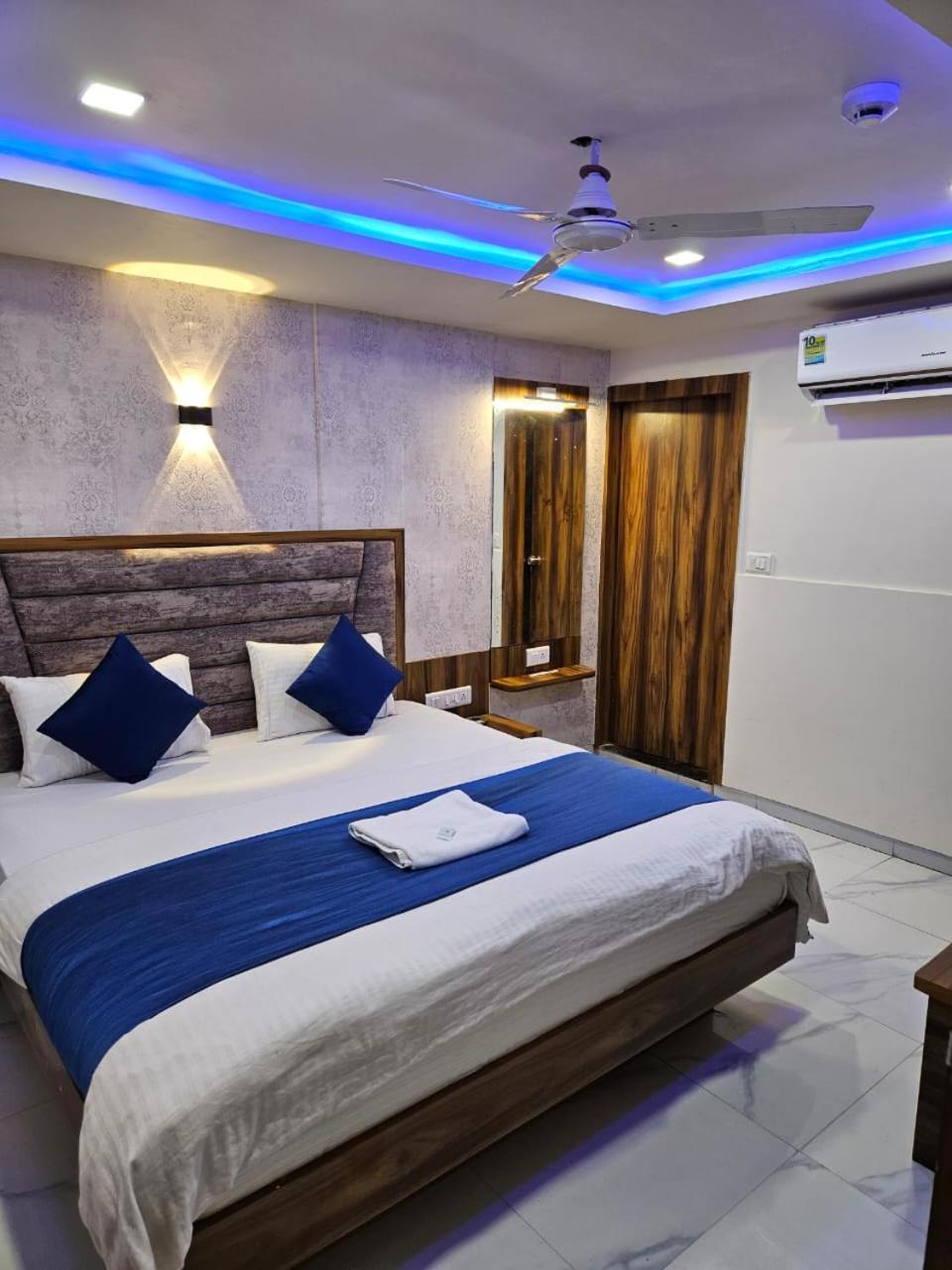 Hotel Ozone,Ахмедабад Екстериор снимка