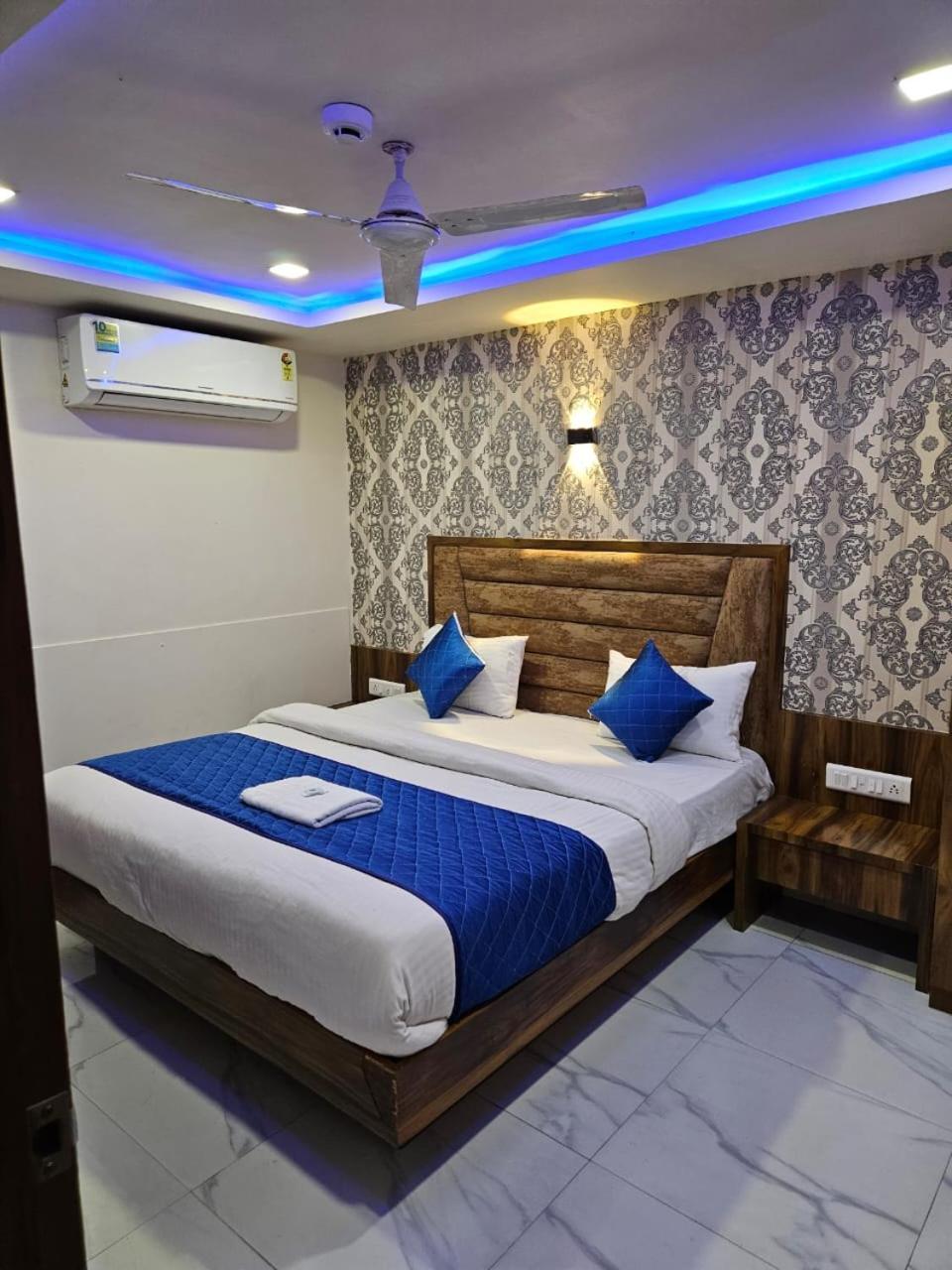 Hotel Ozone,Ахмедабад Екстериор снимка