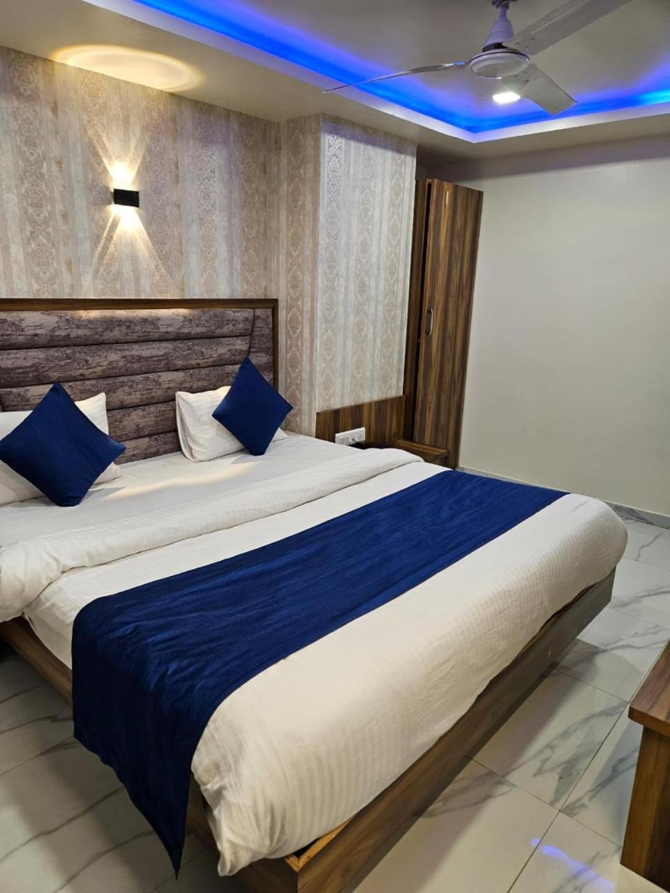 Hotel Ozone,Ахмедабад Екстериор снимка