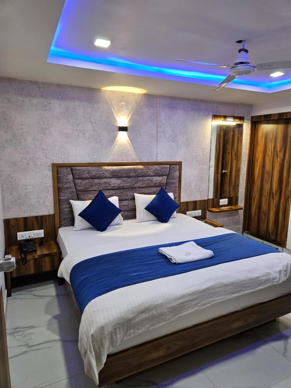 Hotel Ozone,Ахмедабад Екстериор снимка