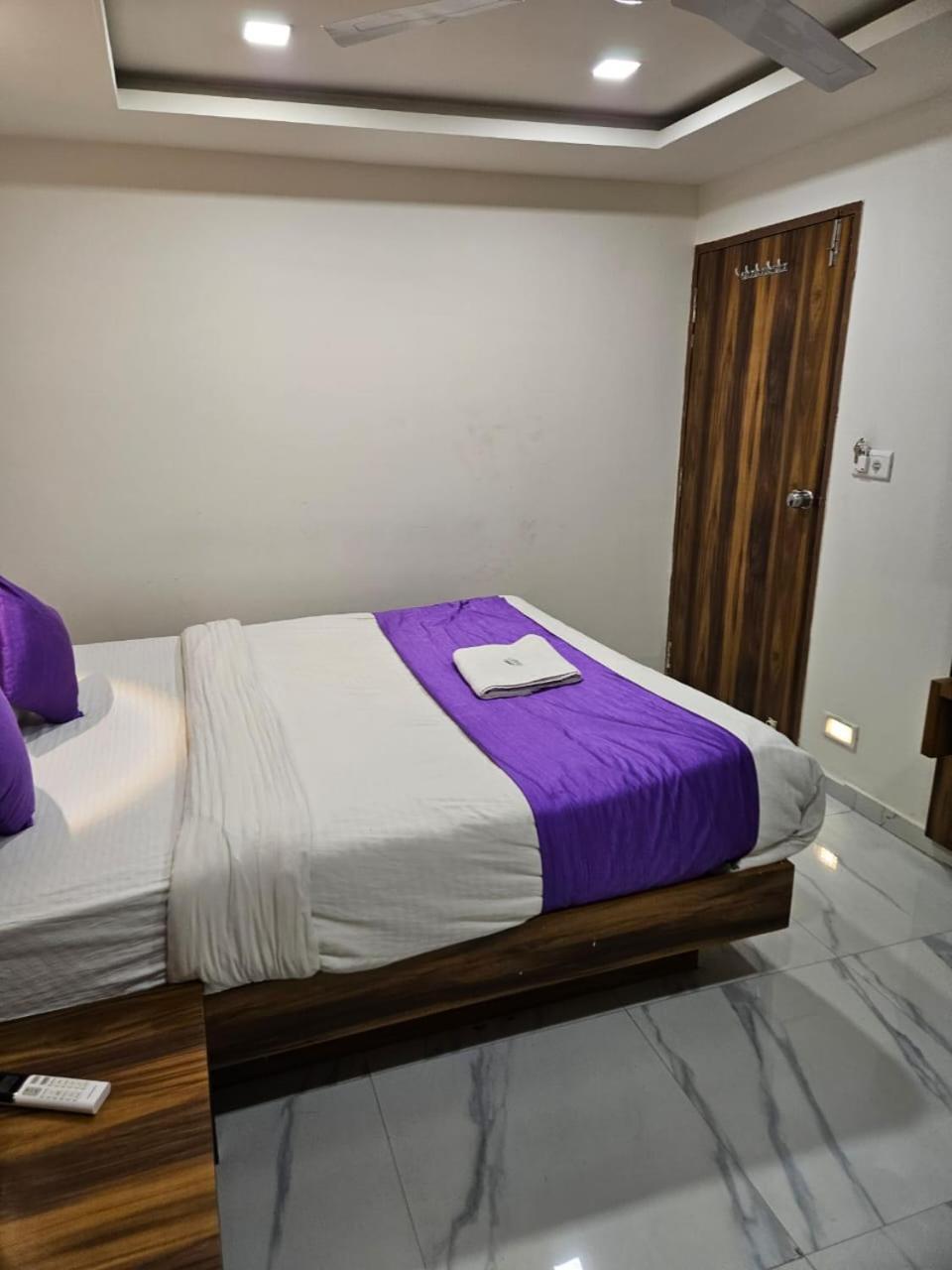 Hotel Ozone,Ахмедабад Екстериор снимка