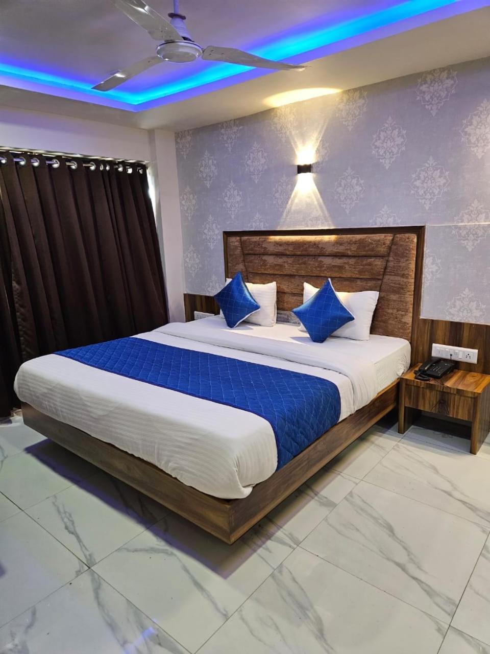 Hotel Ozone,Ахмедабад Екстериор снимка